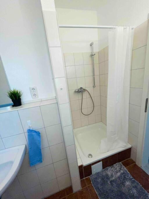 Schoenes Bungalow, Check-In Kontaktlos, Zentral Дуйсбург Экстерьер фото